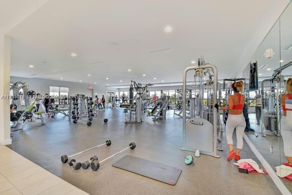 На продажу: $410,000 (2 спален, 2 ванн, 1072 Квадратных фут)