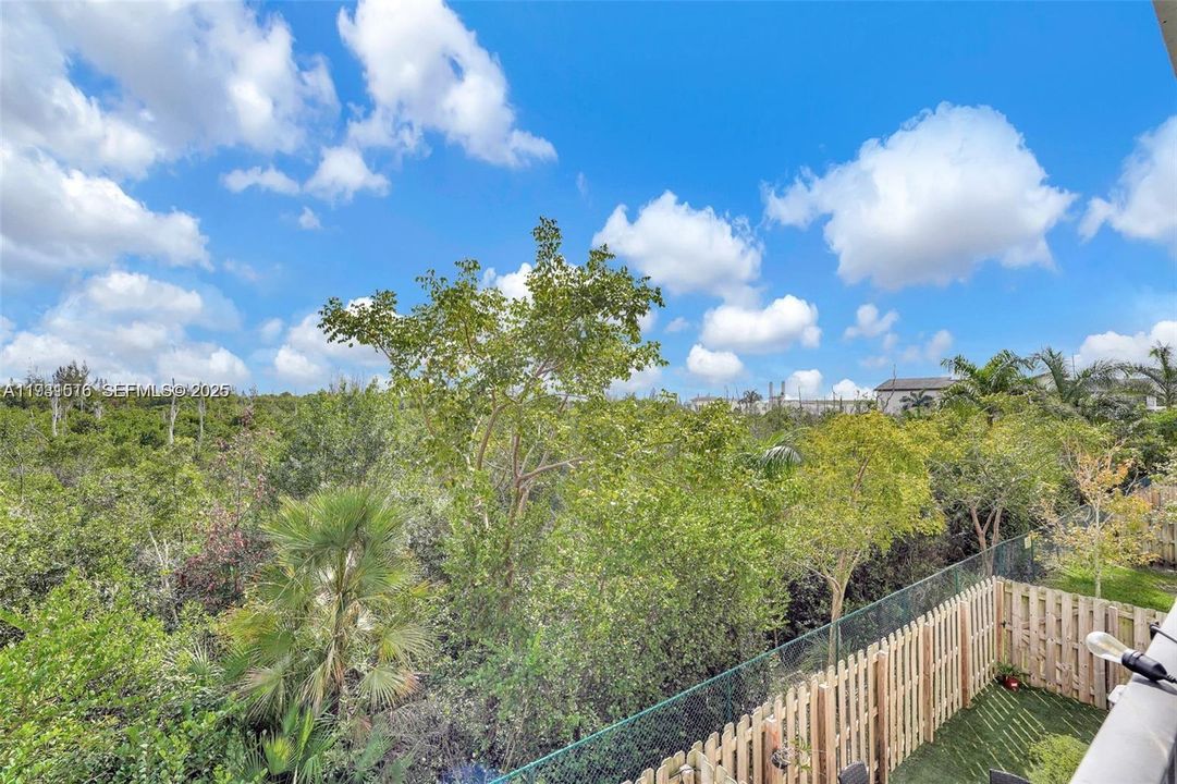 На продажу: $410,000 (2 спален, 2 ванн, 1072 Квадратных фут)