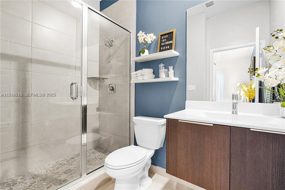 На продажу: $410,000 (2 спален, 2 ванн, 1072 Квадратных фут)