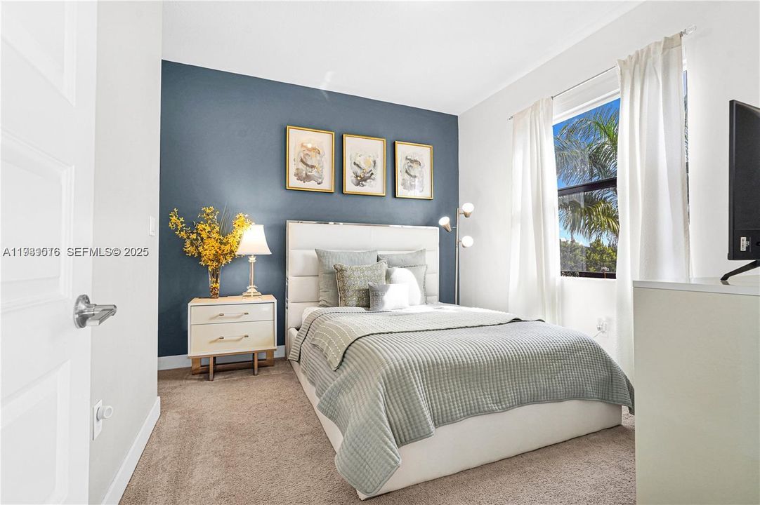 На продажу: $410,000 (2 спален, 2 ванн, 1072 Квадратных фут)