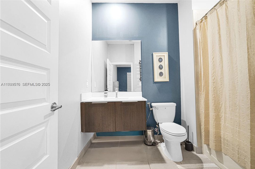 На продажу: $410,000 (2 спален, 2 ванн, 1072 Квадратных фут)