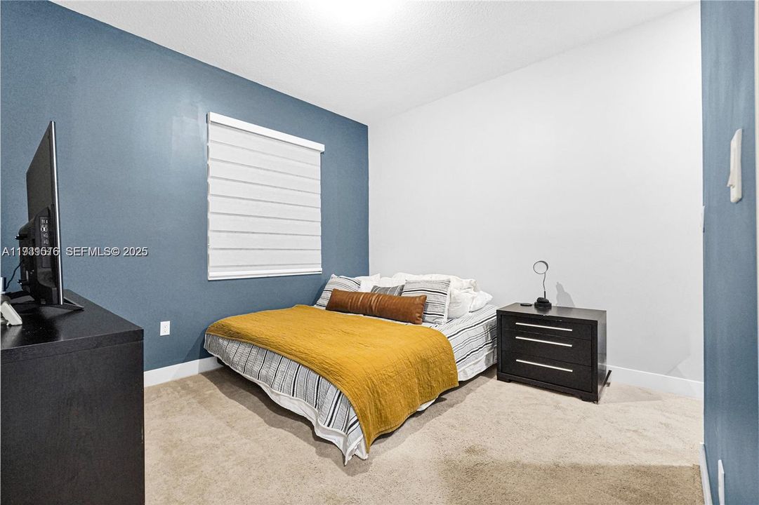 На продажу: $410,000 (2 спален, 2 ванн, 1072 Квадратных фут)