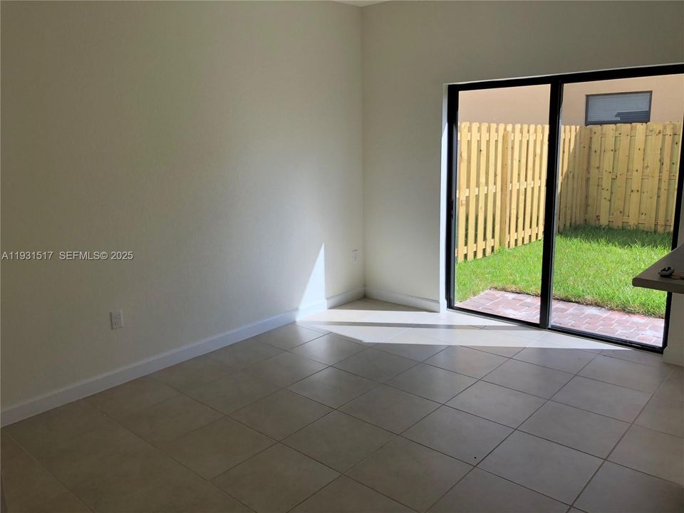 For Rent: $2,500 (3 beds, 2 baths, 1408 Square Feet)