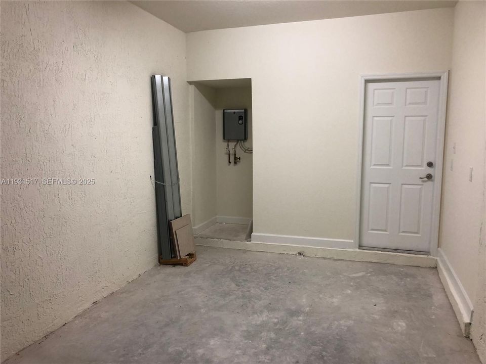 For Rent: $2,500 (3 beds, 2 baths, 1408 Square Feet)