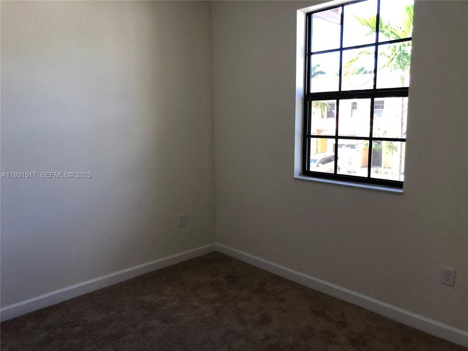 For Rent: $2,500 (3 beds, 2 baths, 1408 Square Feet)