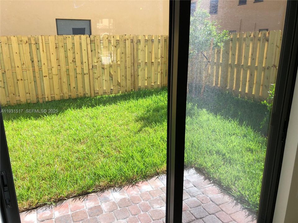 For Rent: $2,500 (3 beds, 2 baths, 1408 Square Feet)