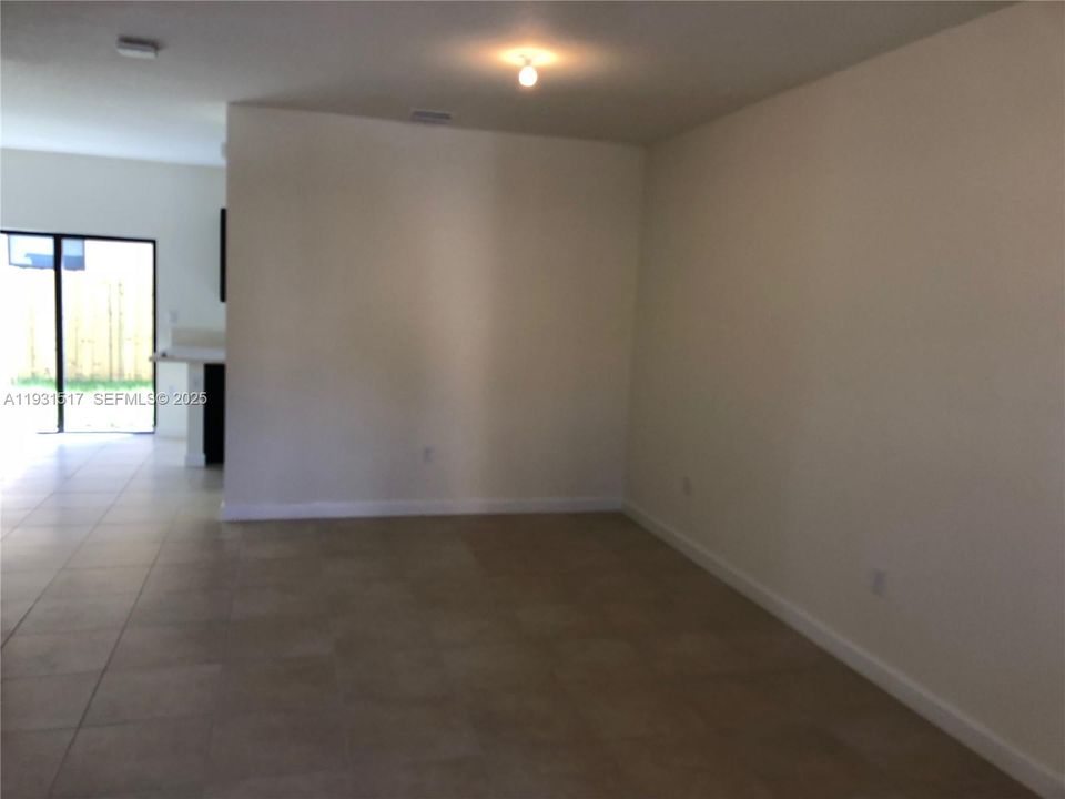 For Rent: $2,500 (3 beds, 2 baths, 1408 Square Feet)