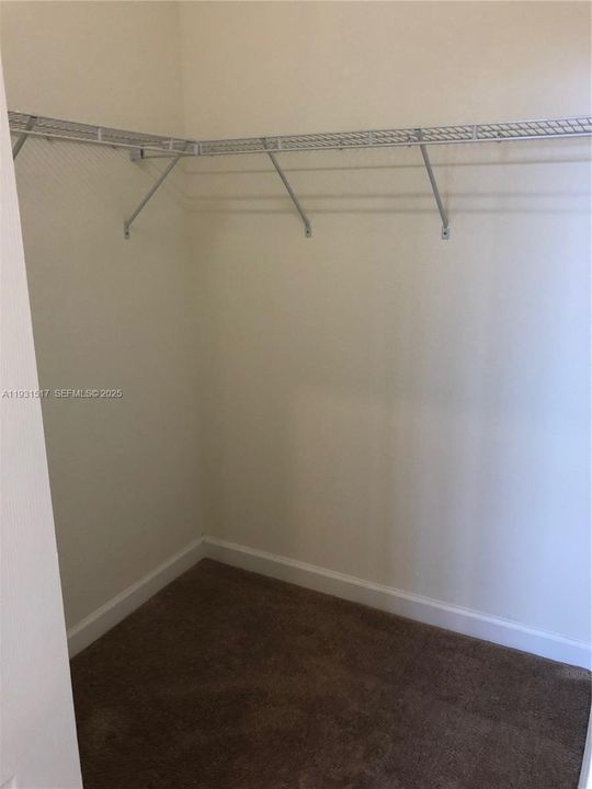 For Rent: $2,500 (3 beds, 2 baths, 1408 Square Feet)