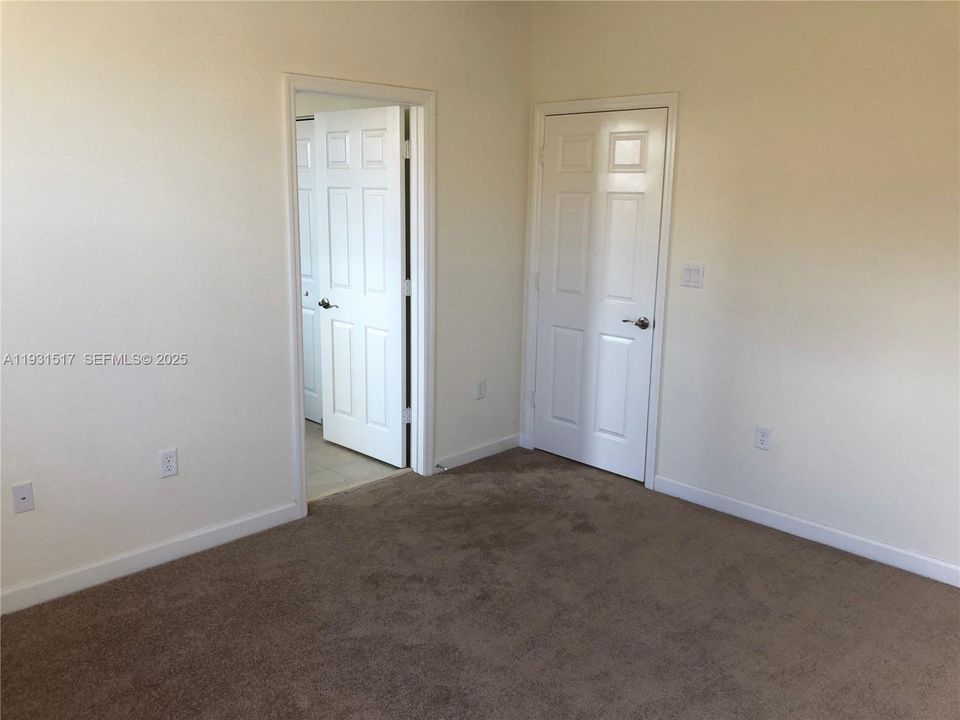For Rent: $2,500 (3 beds, 2 baths, 1408 Square Feet)