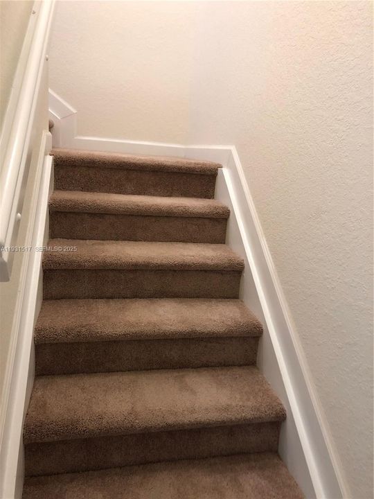 For Rent: $2,500 (3 beds, 2 baths, 1408 Square Feet)