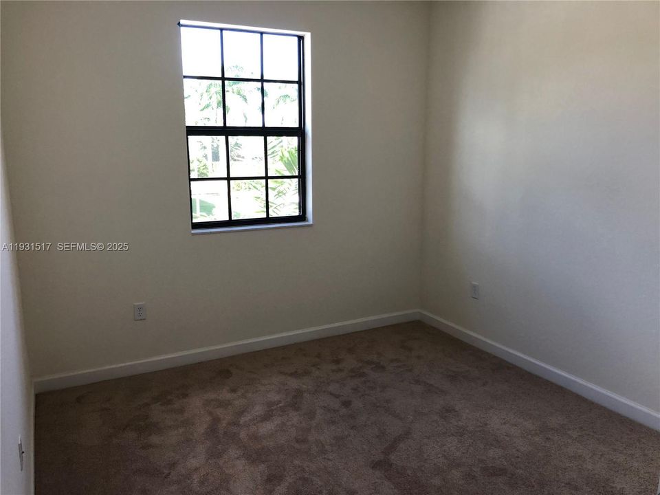 For Rent: $2,500 (3 beds, 2 baths, 1408 Square Feet)