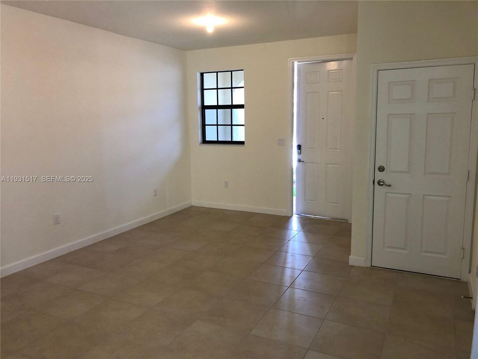 For Rent: $2,500 (3 beds, 2 baths, 1408 Square Feet)