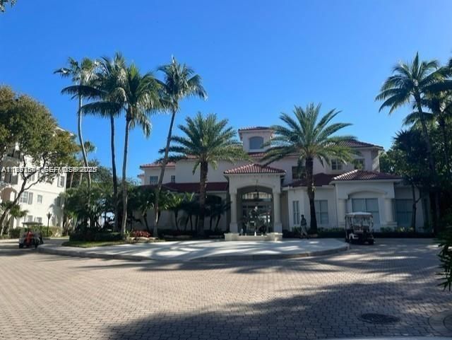 待售: $379,000 (1 贝兹, 1 浴室, 903 平方英尺)