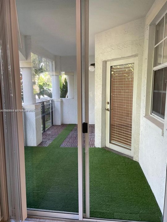 待售: $379,000 (1 贝兹, 1 浴室, 903 平方英尺)