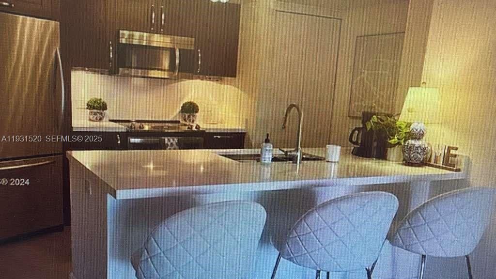 出租: $2,200 (1 贝兹, 1 浴室, 900 平方英尺)