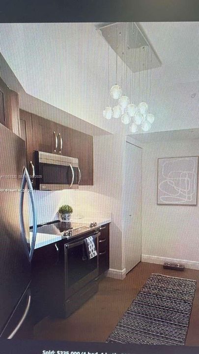 出租: $2,200 (1 贝兹, 1 浴室, 900 平方英尺)