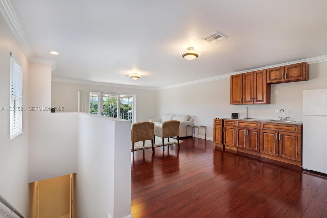 В аренду: $12,700 (6 спален, 4 ванн, 3649 Квадратных фут)