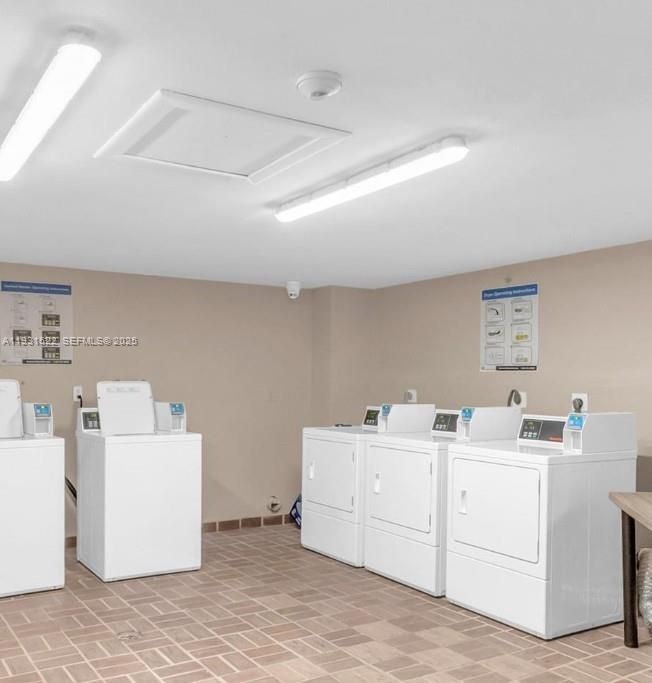 For Rent: $2,500 (3 beds, 2 baths, 1040 Square Feet)