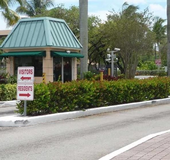 For Rent: $2,500 (3 beds, 2 baths, 1040 Square Feet)