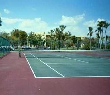 For Rent: $2,500 (3 beds, 2 baths, 1040 Square Feet)