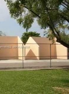 For Rent: $2,500 (3 beds, 2 baths, 1040 Square Feet)