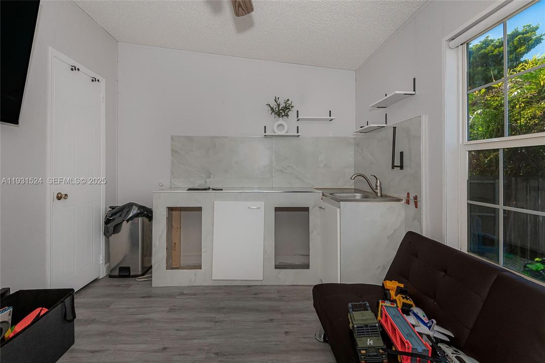 На продажу: $255,000 (3 спален, 2 ванн, 1456 Квадратных фут)