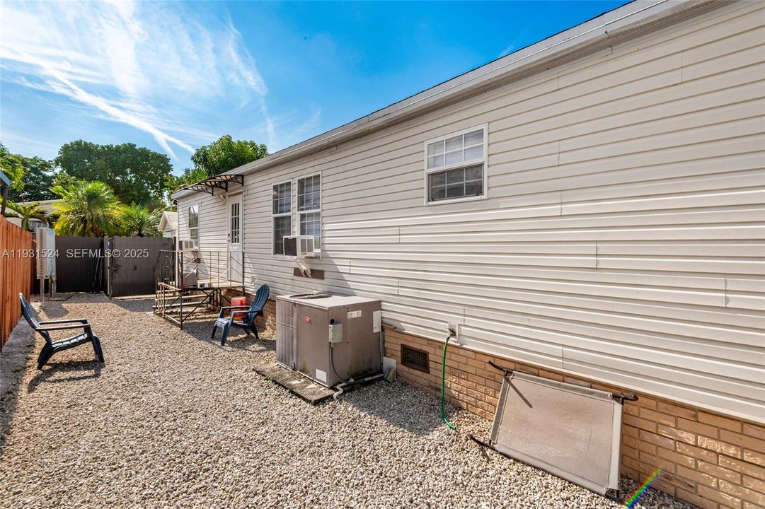 На продажу: $255,000 (3 спален, 2 ванн, 1456 Квадратных фут)