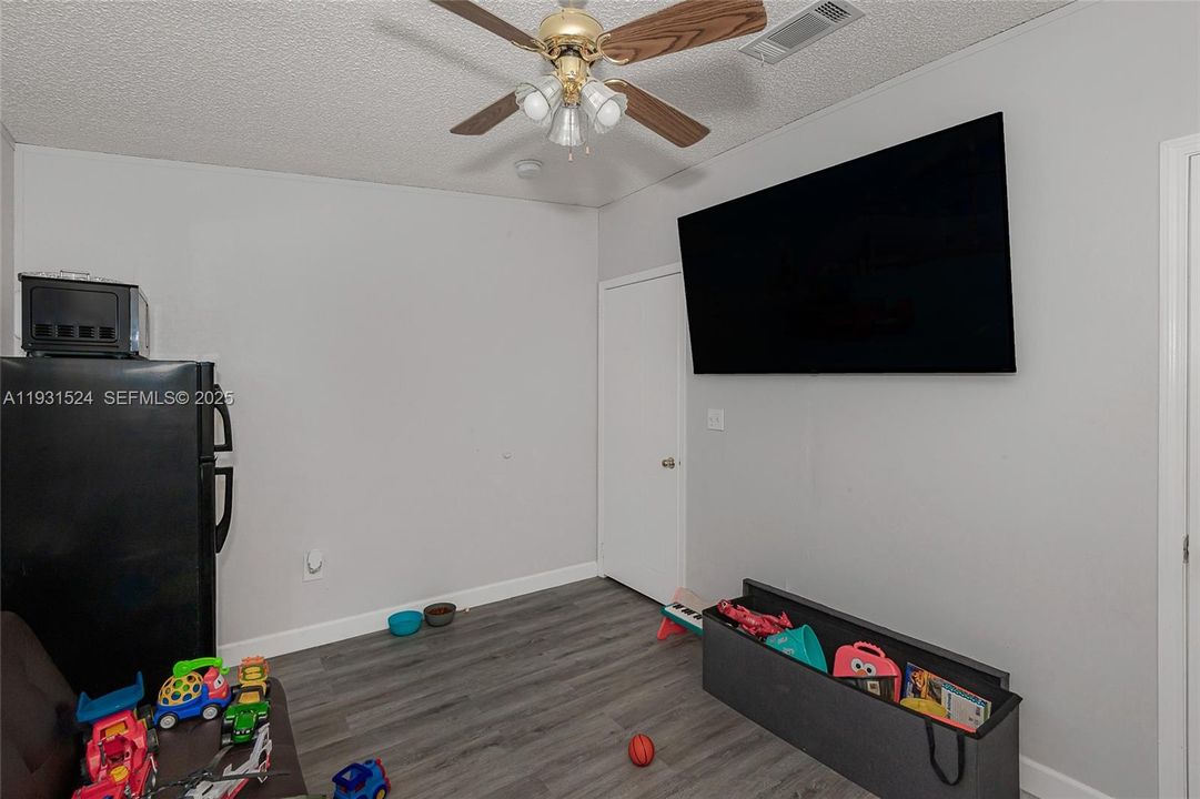 На продажу: $255,000 (3 спален, 2 ванн, 1456 Квадратных фут)