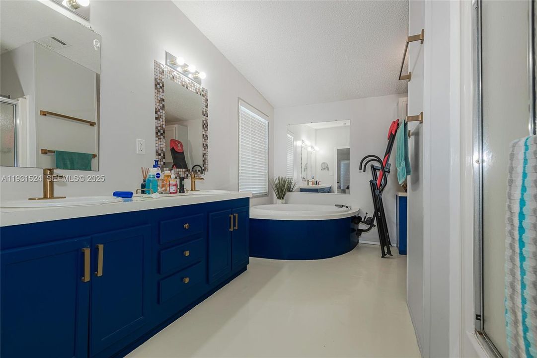 На продажу: $255,000 (3 спален, 2 ванн, 1456 Квадратных фут)