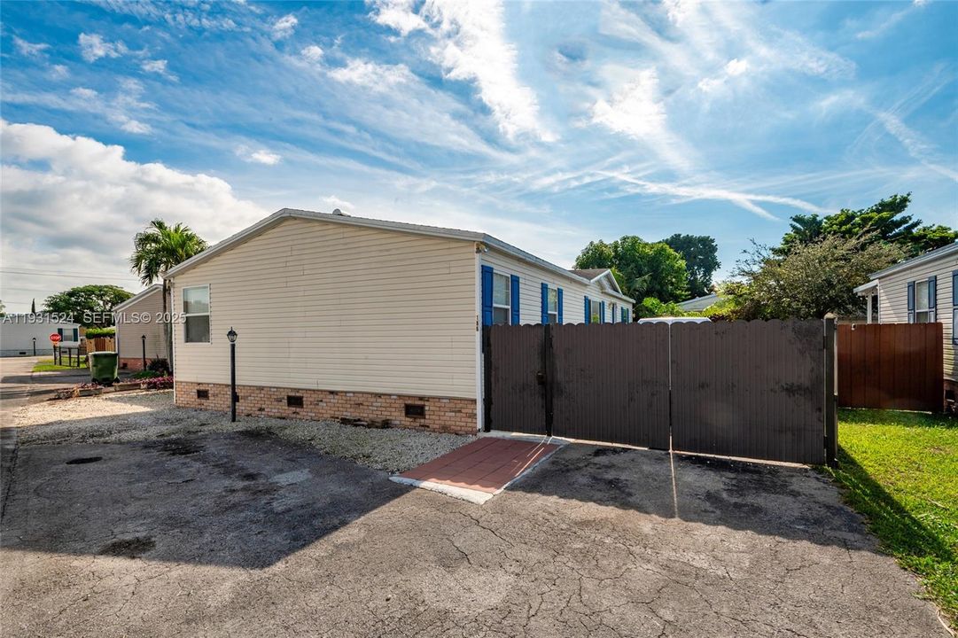 На продажу: $255,000 (3 спален, 2 ванн, 1456 Квадратных фут)