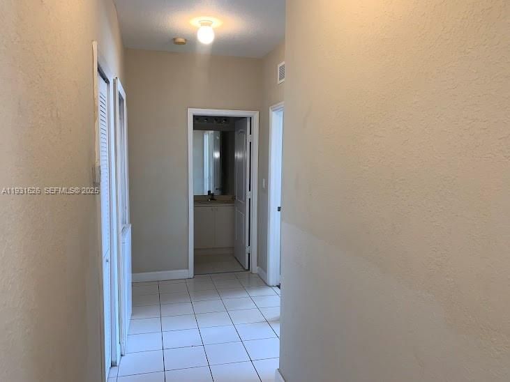 For Rent: $1,950 (3 beds, 2 baths, 1182 Square Feet)