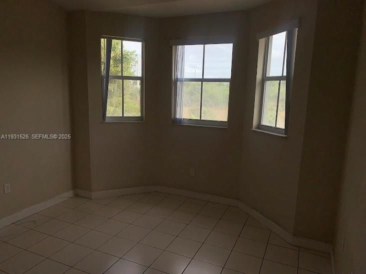 For Rent: $1,950 (3 beds, 2 baths, 1182 Square Feet)