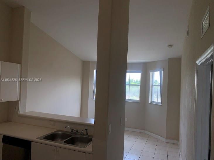 For Rent: $1,950 (3 beds, 2 baths, 1182 Square Feet)