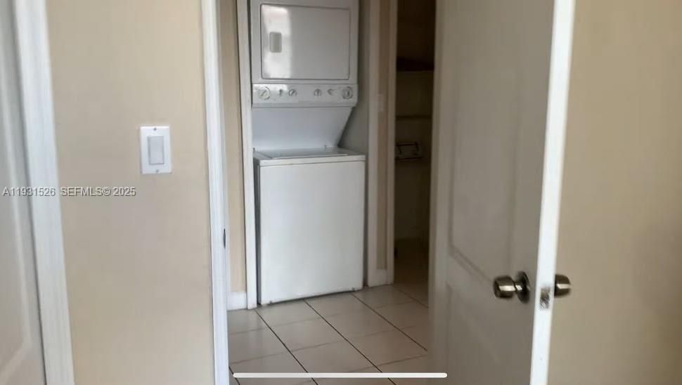 For Rent: $1,950 (3 beds, 2 baths, 1182 Square Feet)