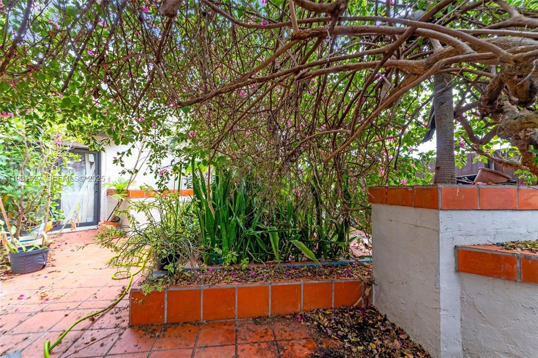 For Sale: $415,000 (3 beds, 2 baths, 1560 Square Feet)