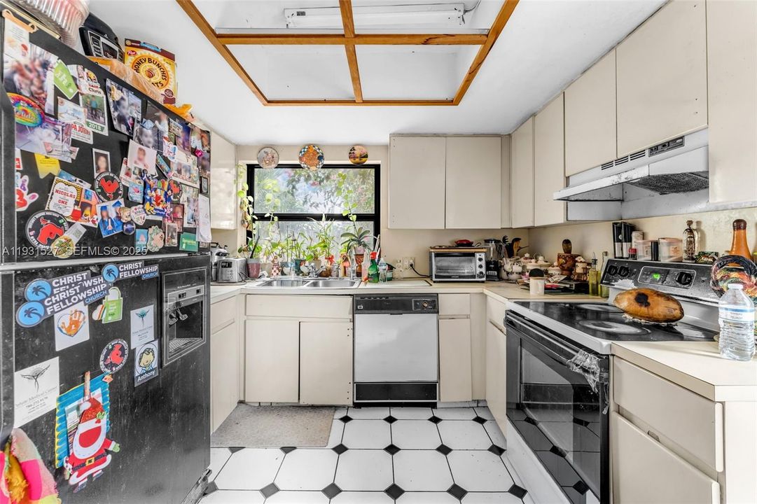 For Sale: $415,000 (3 beds, 2 baths, 1560 Square Feet)