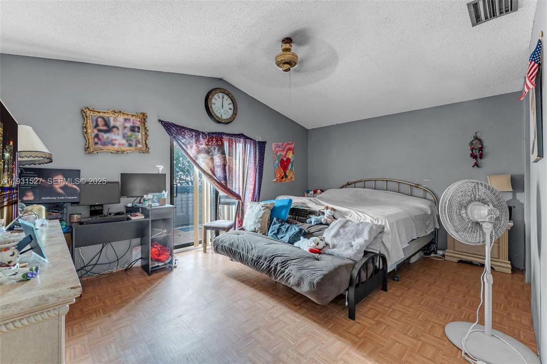 For Sale: $415,000 (3 beds, 2 baths, 1560 Square Feet)