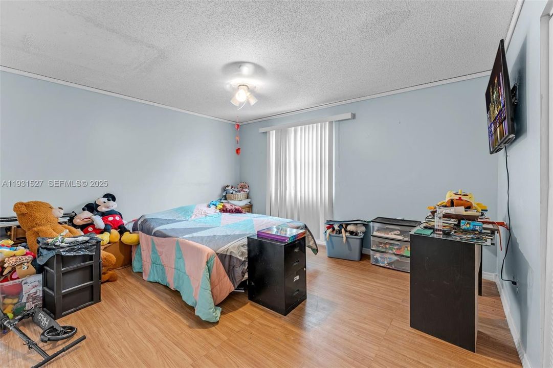 For Sale: $415,000 (3 beds, 2 baths, 1560 Square Feet)