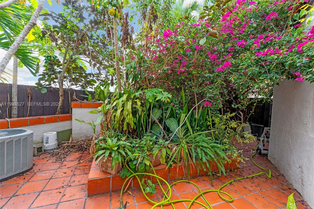 For Sale: $415,000 (3 beds, 2 baths, 1560 Square Feet)