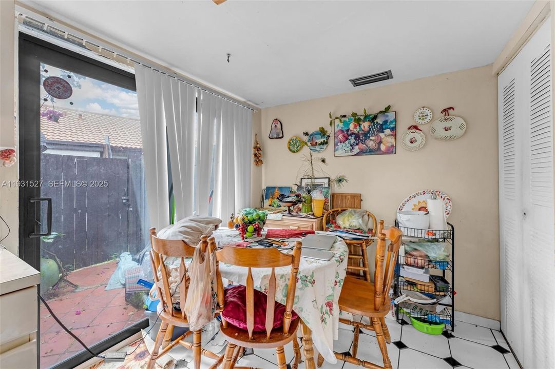 For Sale: $415,000 (3 beds, 2 baths, 1560 Square Feet)