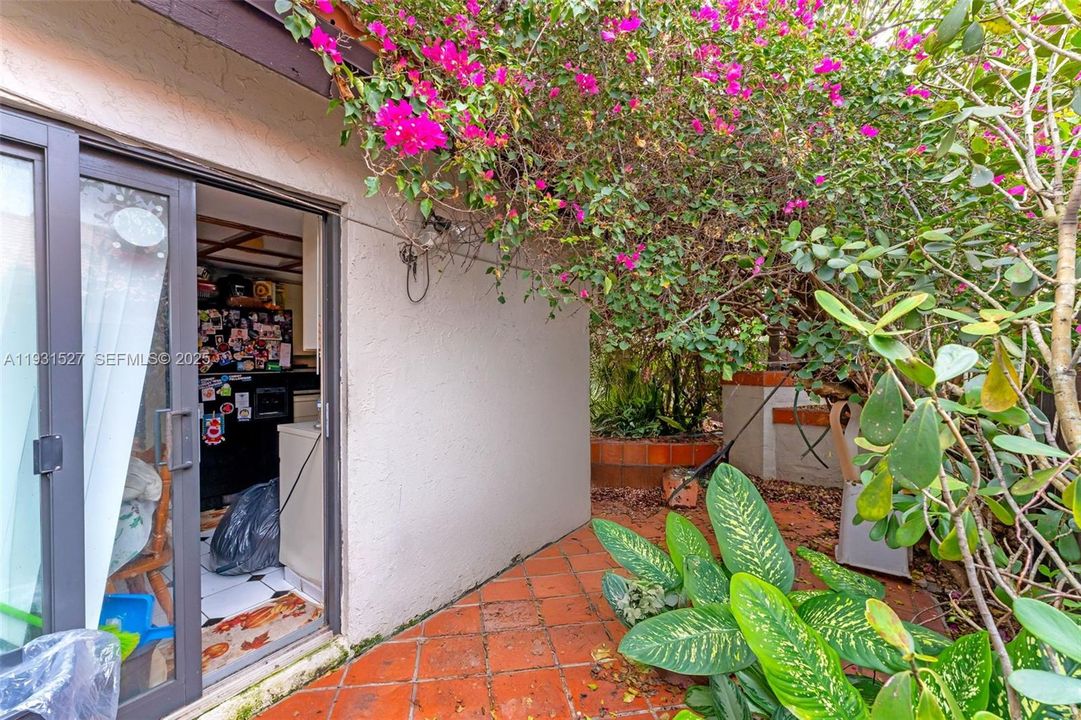 For Sale: $415,000 (3 beds, 2 baths, 1560 Square Feet)