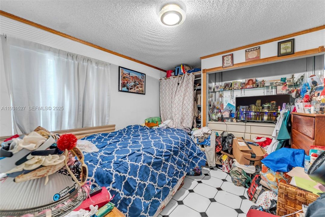 For Sale: $415,000 (3 beds, 2 baths, 1560 Square Feet)