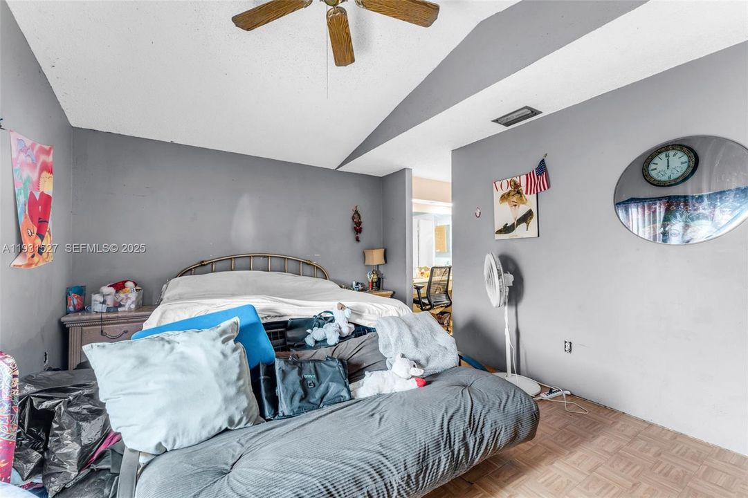 For Sale: $415,000 (3 beds, 2 baths, 1560 Square Feet)