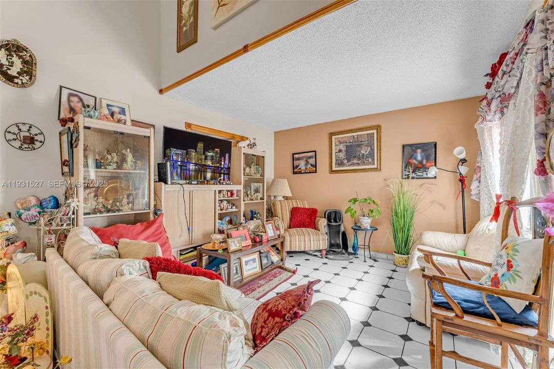 For Sale: $415,000 (3 beds, 2 baths, 1560 Square Feet)