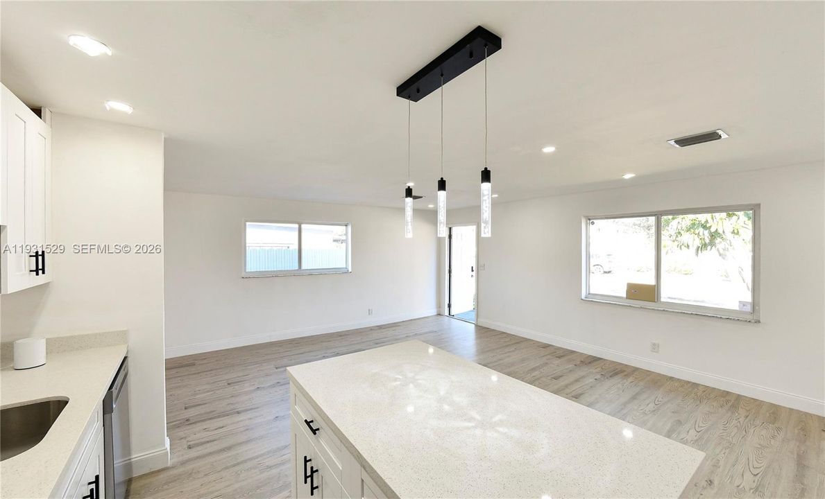 待售: $660,000 (4 贝兹, 2 浴室, 3280 平方英尺)