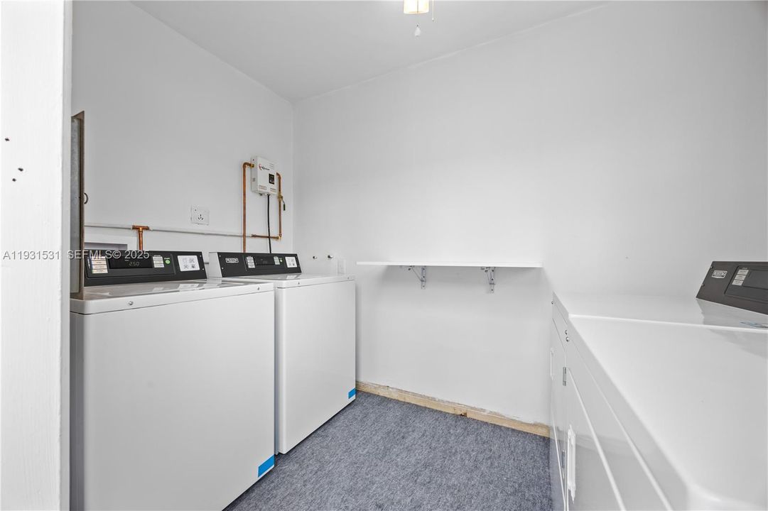 For Rent: $1,950 (1 beds, 1 baths, 2717 Square Feet)