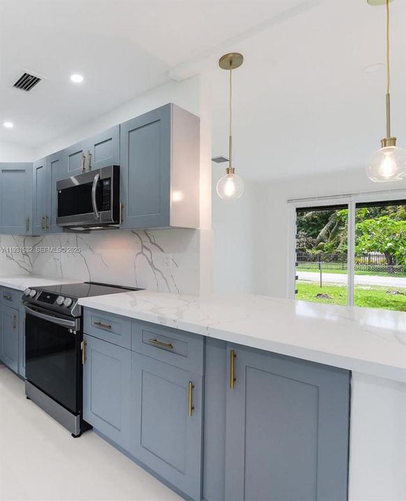 На продажу: $550,000 (4 спален, 2 ванн, 1343 Квадратных фут)