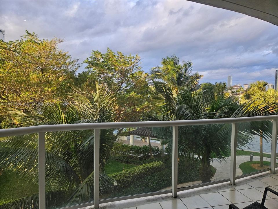 For Rent: $4,300 (1 beds, 1 baths, 1238 Square Feet)