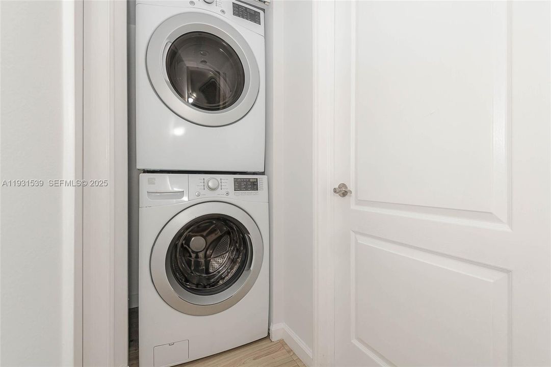 В аренду: $5,500 (2 спален, 2 ванн, 1270 Квадратных фут)