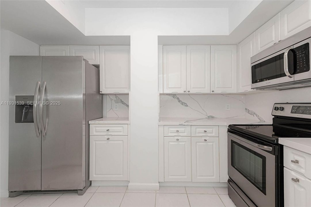 В аренду: $5,500 (2 спален, 2 ванн, 1270 Квадратных фут)